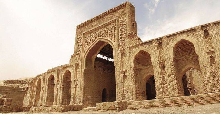 خطاب به وزیر ارشاد؛ راهزن به کاروانسرا زد! ساربان با او می‌رقصد؟ / معاون هنری در پرونده کنسرت فرضی پرستو احمدی!