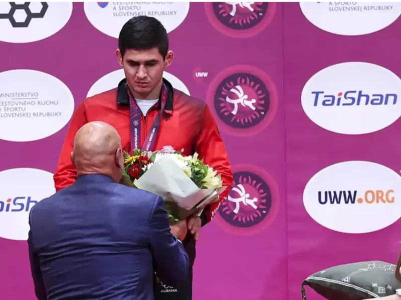 ماماشویلی و ولی‌اف روی سکو درگیر شدند!