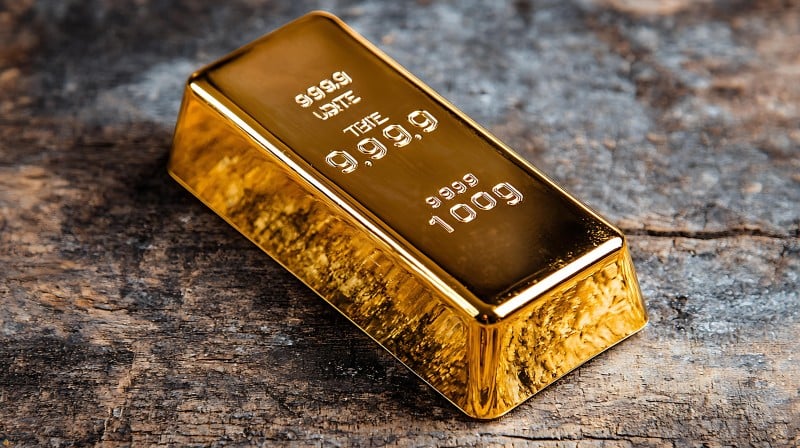 gold-bar-rustic-wooden-background-min نوسانات قیمت طلا