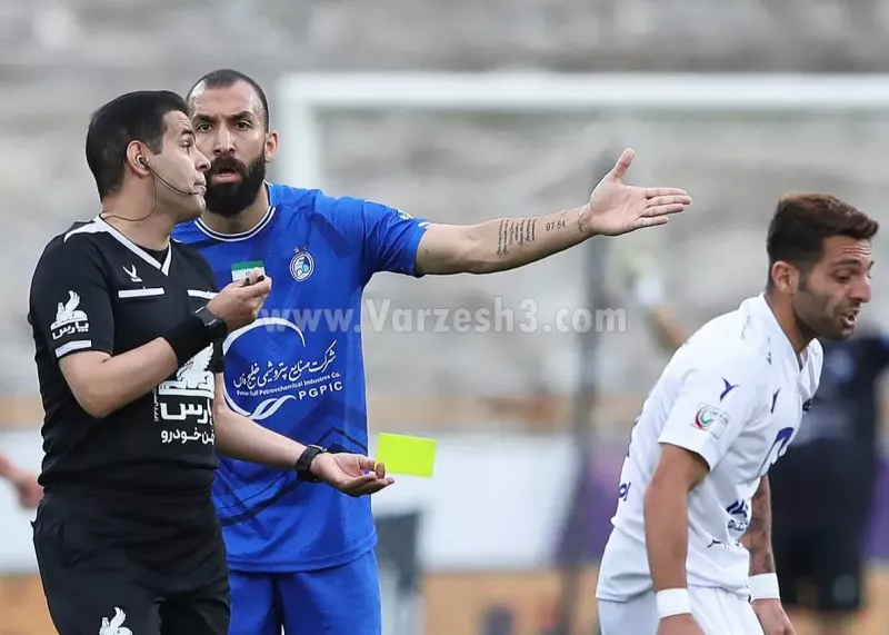 i1n1h4m54-1 کارشناسی صحنههای مشکوک استقلال - پیکان