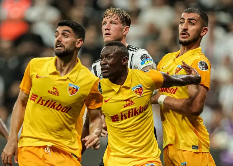 it2k5nje2-1 استقلال محبوبترین مهاجم تاریخش را میخواهد