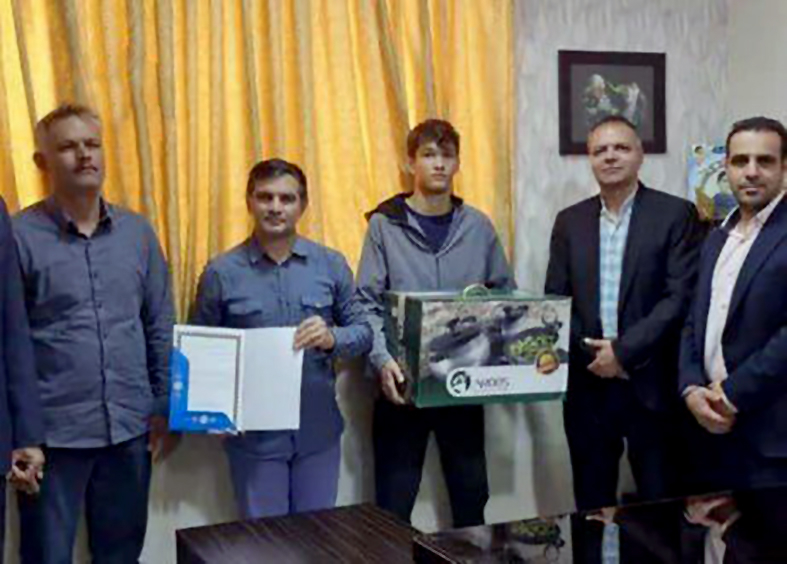 استقبال از قهرمانان جهان با قابلمه تفلون!