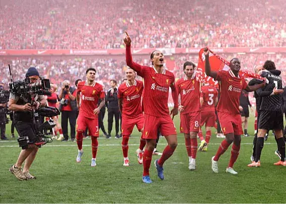 قهرمانی تاریخی لیورپول: بندر سرخ تا صبح سرود می‌خواند