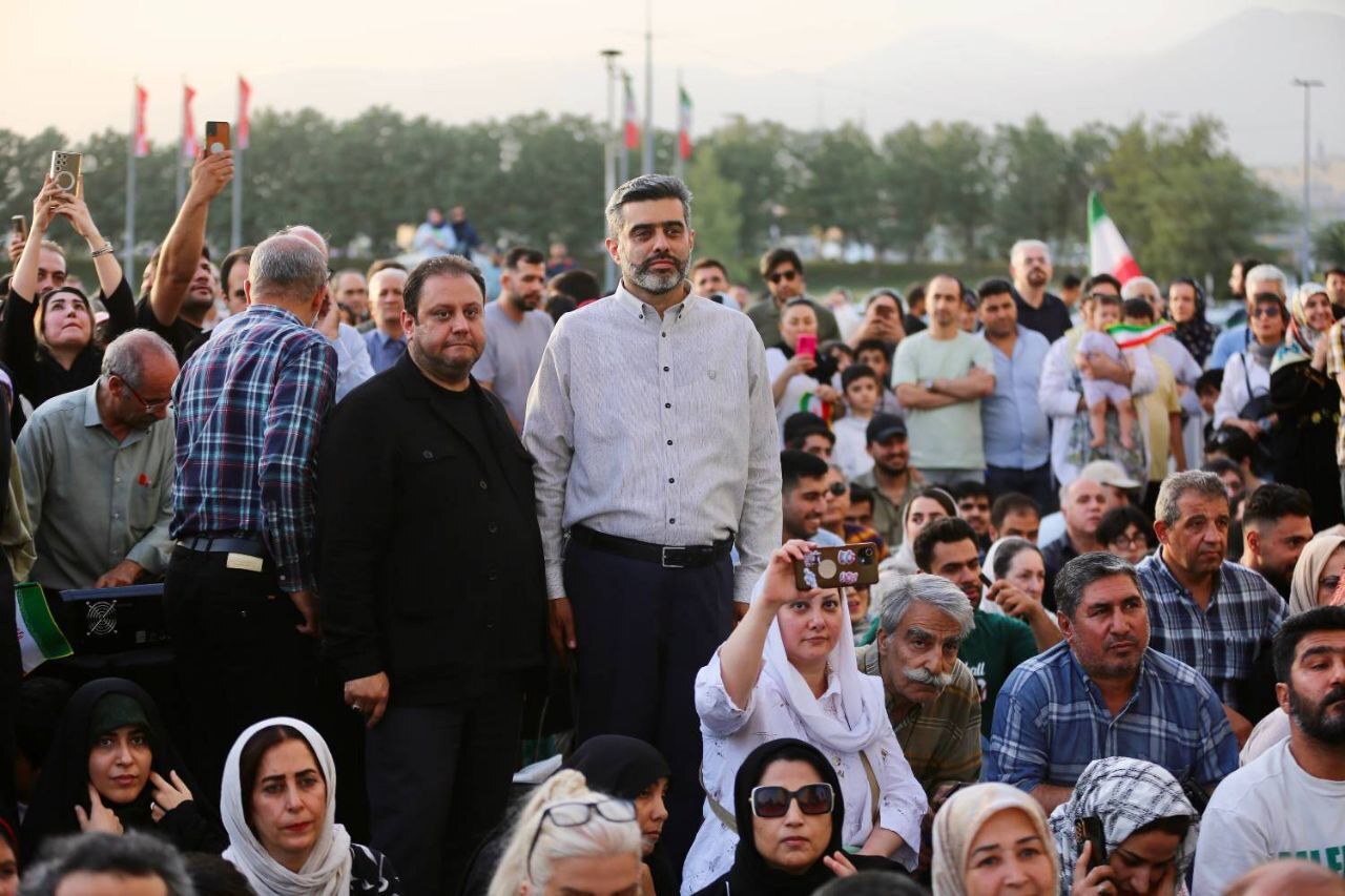 شکوه همدلی در صدای ارکسترسمفونیک تهران / آواز ایران در میدان آزادی پیچید + عکس شکوه همدلی در صدای ارکسترسمفونیک تهران / آواز ایران در میدان آزادی پیچید + عکس