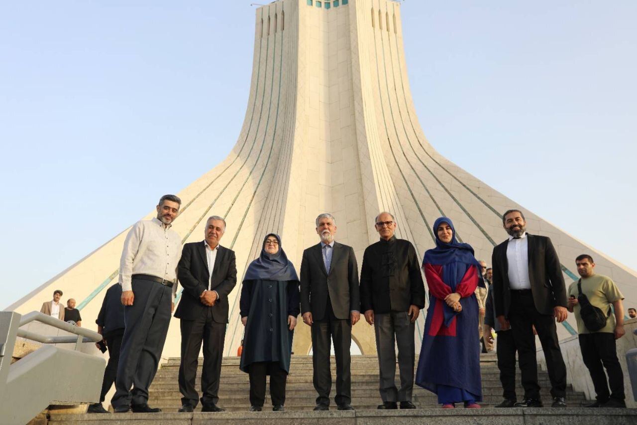 شکوه همدلی در صدای ارکسترسمفونیک تهران / آواز ایران در میدان آزادی پیچید + عکس شکوه همدلی در صدای ارکسترسمفونیک تهران / آواز ایران در میدان آزادی پیچید + عکس