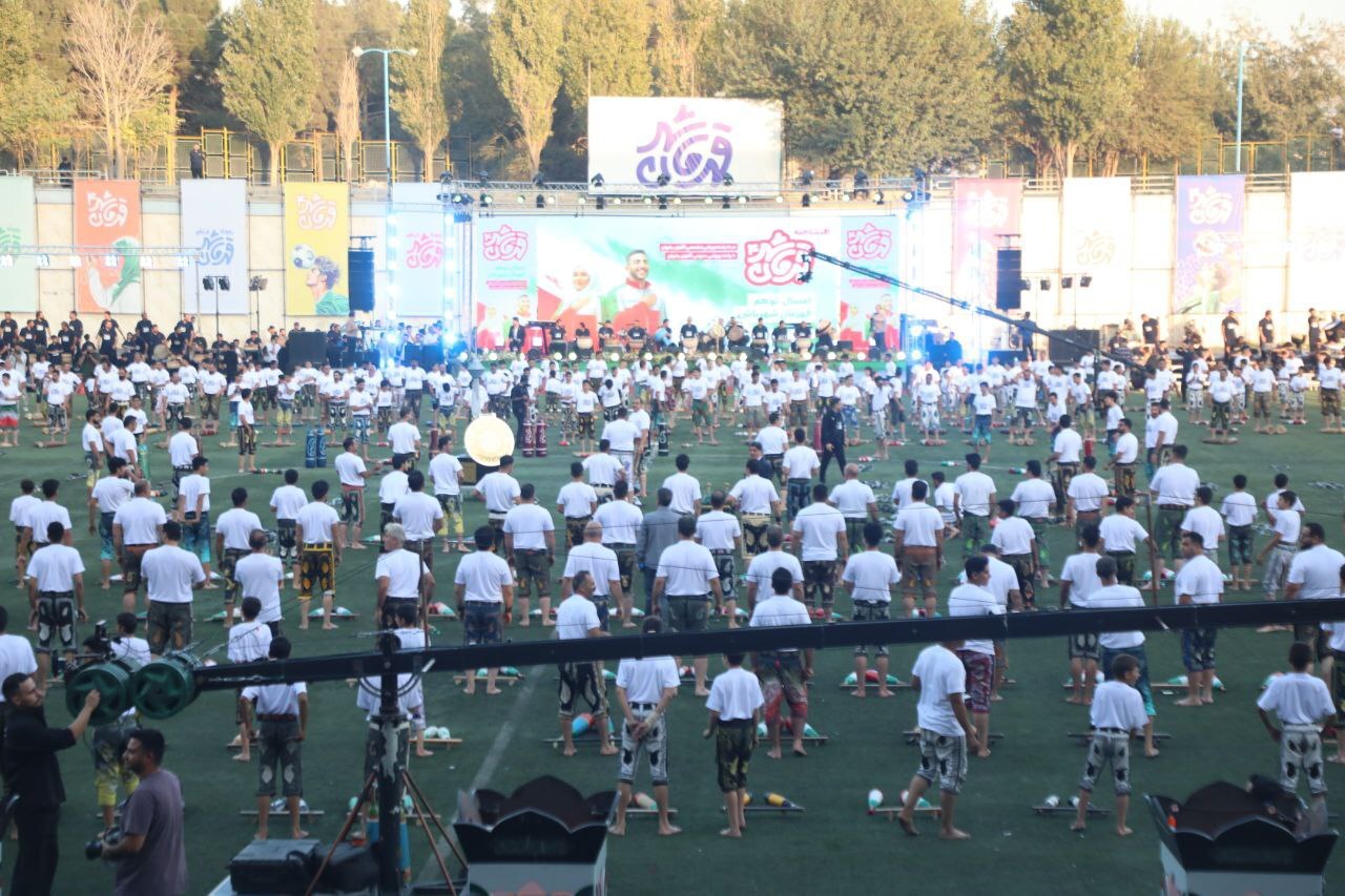 ثبت بزرگ‌ترین اجتماع باستانی‌کاران کشور در افتتاحیه چهارمین دوره مسابقات «قهرمان شهر» / زاکانی:امیدواریم قهرمان شهر را در اوج ببینیمتوکلی زاده: تهران میزبان بزرگ‌ترین رویداد ورزش همگانی خاورمیانه شد